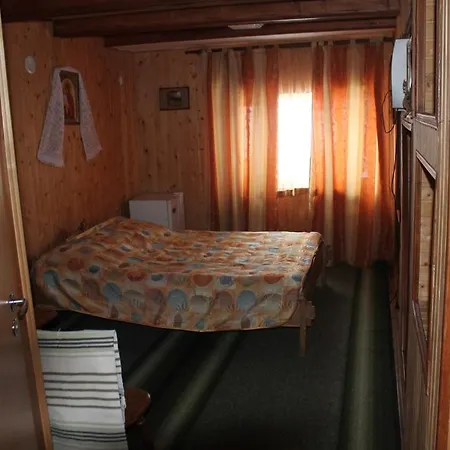 Nyaraló У Тані *